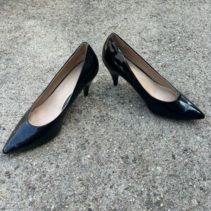Patent leather pump